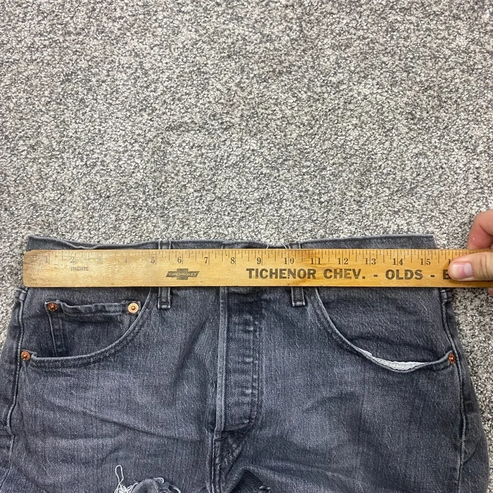 Levis Shorts Womens 31 denim jeans black button fly distressed frayed Cheeky's 2